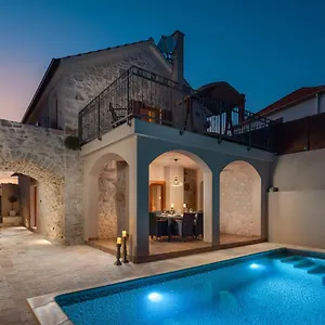 Kameni Dvori Villa